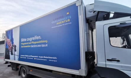 Werbeplane LKH Wiener Neustadt