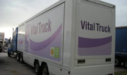 LKW Werbung für Uniqa