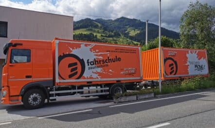 LKW Werbung_ Fahrschule Zaunschirm